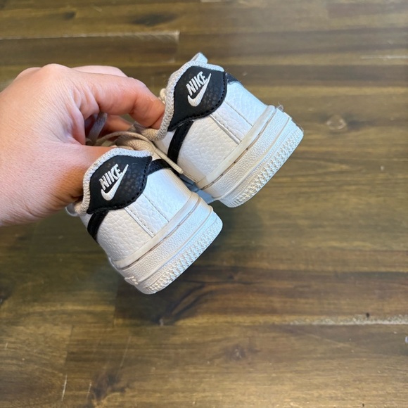 Nike Black Swish Air Force Sneaker Lace Up Toddler 7C - Picture 4 of 8